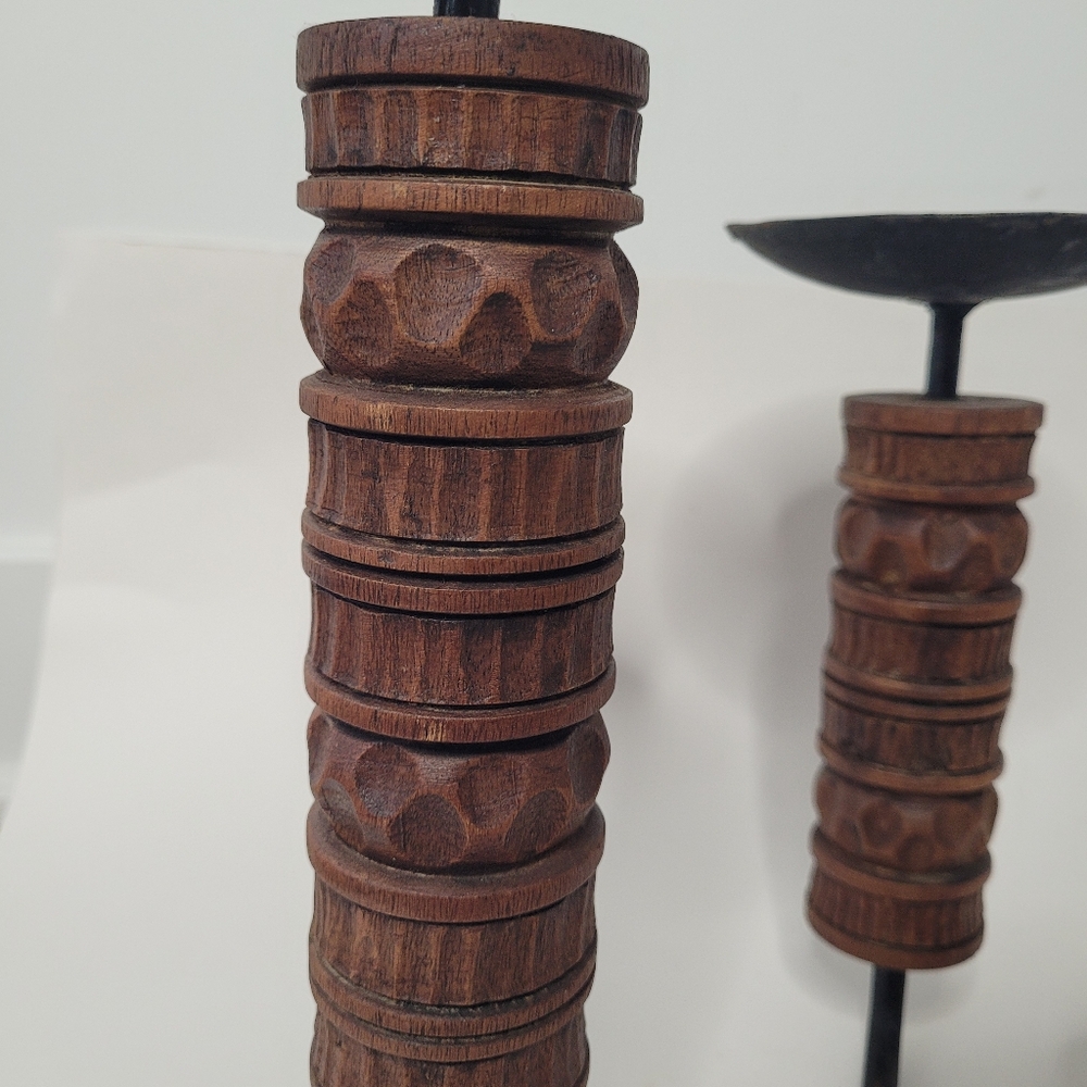 3 Arm tiered pillar candle holder with decorative carved wood accent - Picture 7 of 9